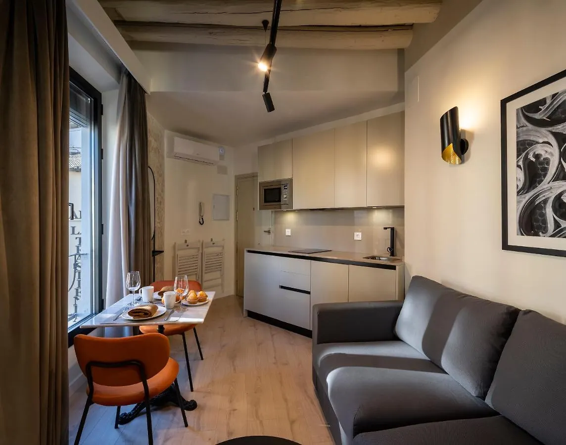 Home4U, Plaza Nueva 1 Granada 0*,