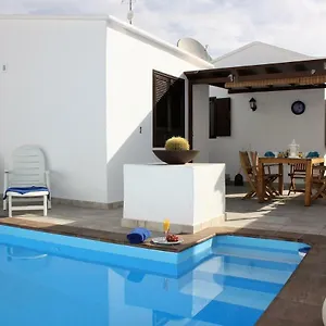 villa-corona-roses.puertodelcarmen-hotels.org/